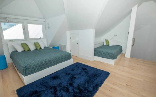 Seabreeze 5 Bedroom Home by RedAwning