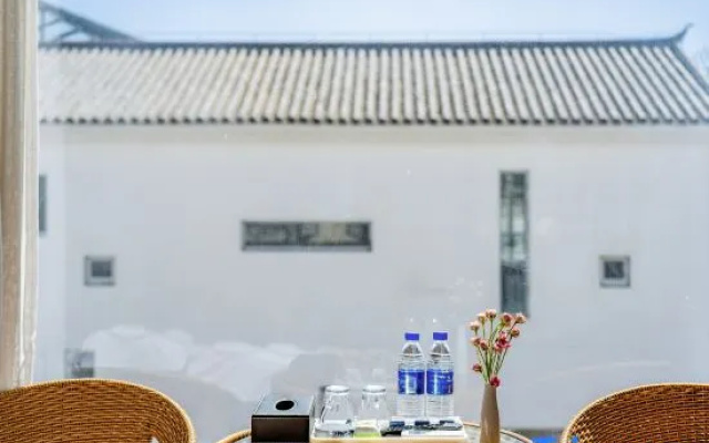 Golden Light | Encounter Wind’s Soft Song Muchen Designer Homestay (South Gate of the Ancient City) – Restaurant – Dali