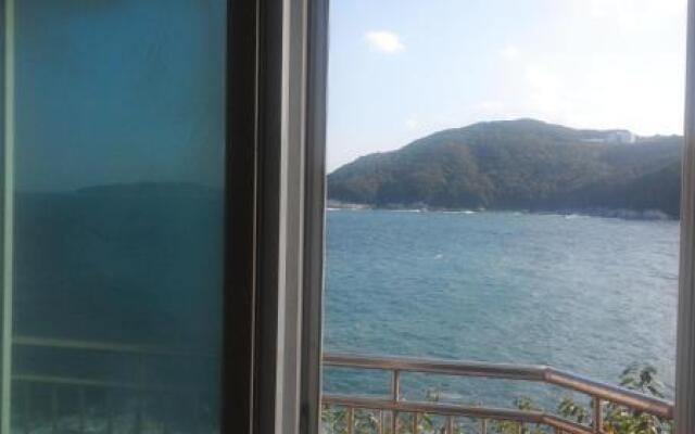 Goodstay Jangseungpo Beach Hotel