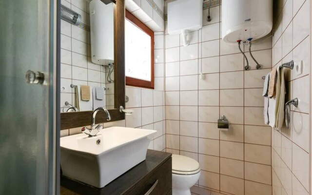 Nearby Beach, Modern Apartment Arena