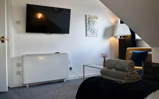 Modern Cozy 2-Bedroom & family friendly