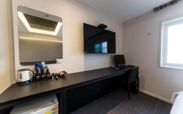 M7 hotel