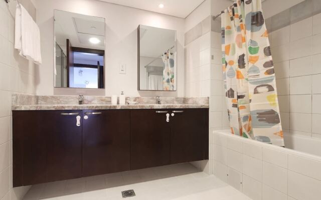 Astounding Marina Views in This Elegant 3br!