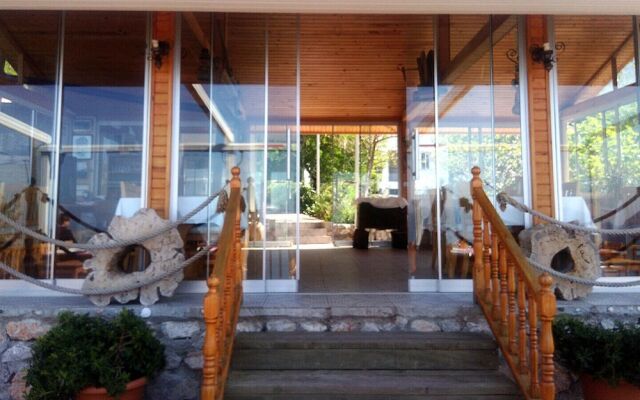 Saranda Teras Pansiyon