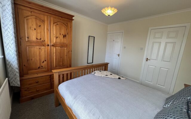 3 Bedroom Bungalow Moelfre- Private Garden,parking