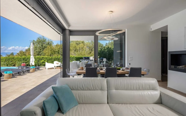 Villa Luxor With Heated Pool