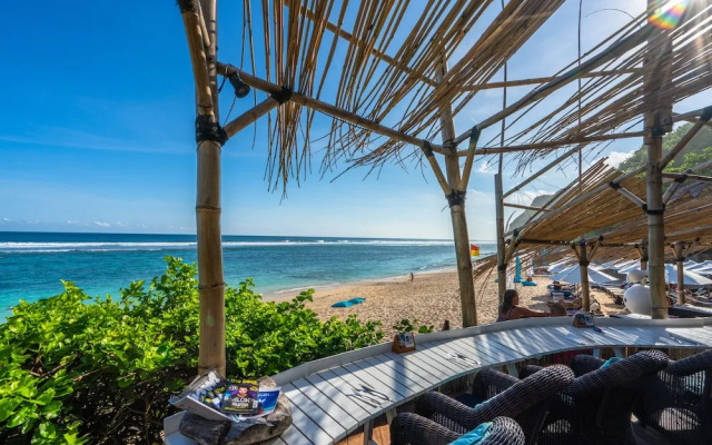 Cliffront Tropical Villa Cantik