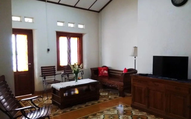 Omah Pitoe Guest House