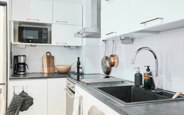 Modernized 1920s Apartment