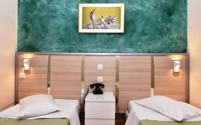 Nana Hotel
