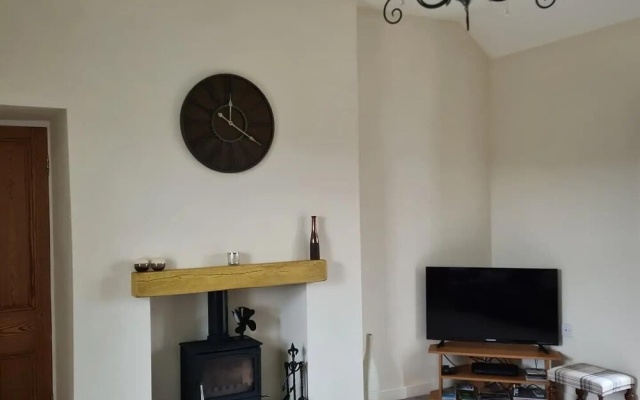 Beautiful 2-bed Semi Rural Cottage Enclosed Garden — фото 2