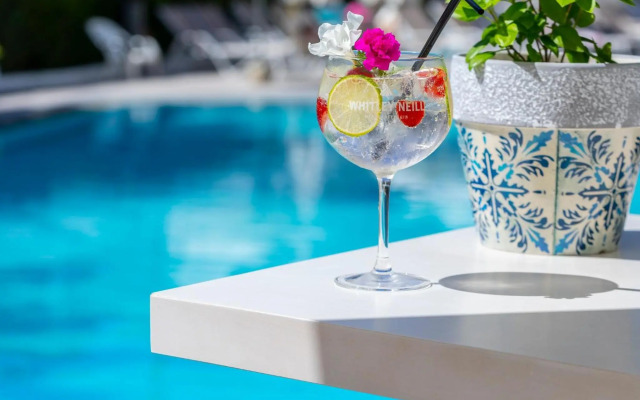 Anemi Hotel & Suites