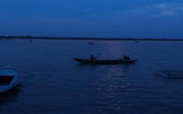 On The Ghat By Howdy Hostels