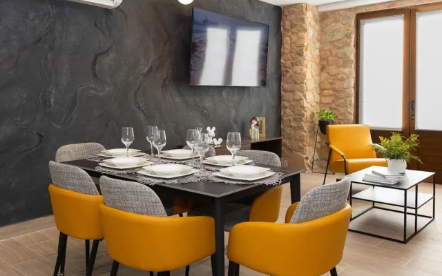 The Danian Condo by Acomodo Casco Viejo