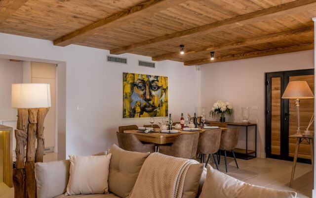 Beachfront Villa Feodora Grande