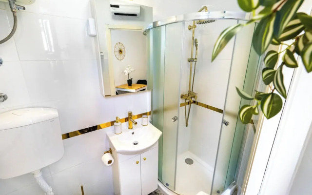 Elegant APT 5 min walk from Split center