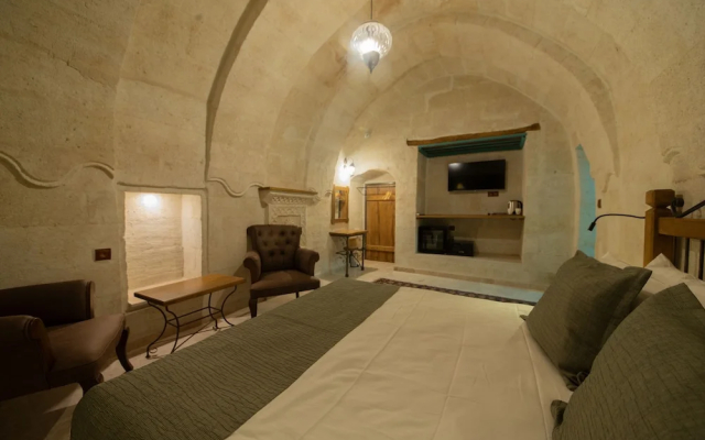 Ares Cave Suites