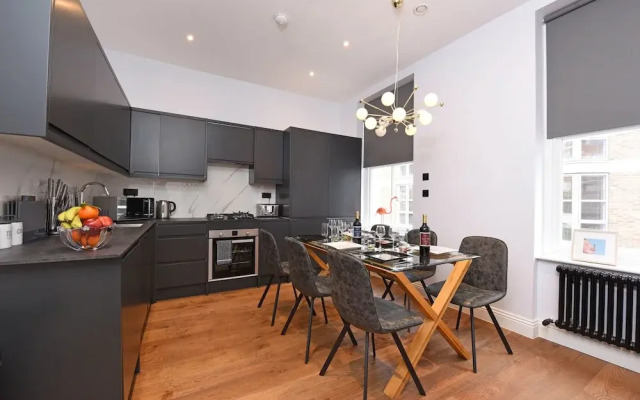 Stylish & Spacious Deluxe Apartments near Victoria Station
