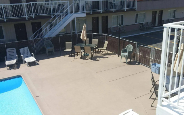 Shoreline Resort