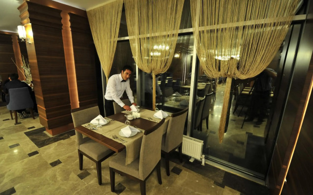 Grand Cenas Hotel