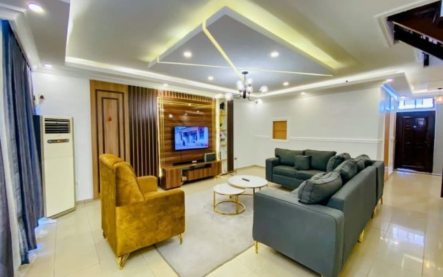 Deluxe Apartment