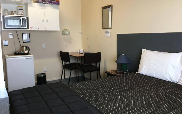 Thornton Lodge Motel