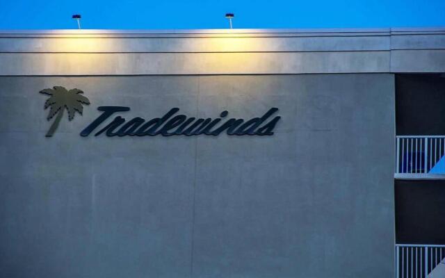 Tradewinds unit 1304 - Top Floor Beach Front w/Panoramic Views - 2bed/2 bath