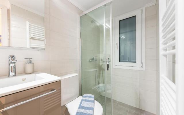 Stylish Kerameikos Apartment by Cloudkeys