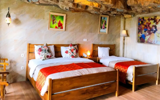 Seruni Hotel Hobbit House