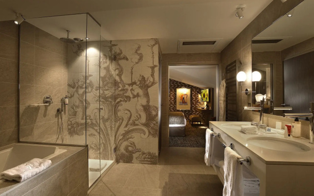Hôtel La Lanterne & Spa By Timhotel