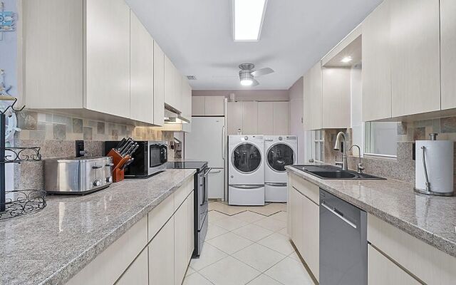 Renovated Quiet All King Bed Suites