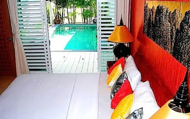 Cozy Pool Holiday home