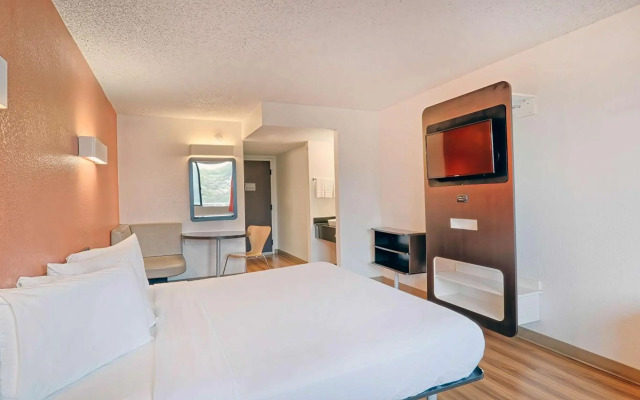 Motel 6 Los Angeles, CA - Los Angeles - LAX