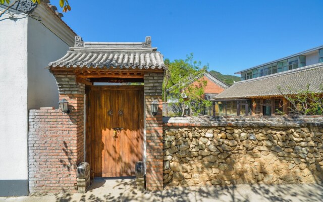 Guoao Village Great Wall Yard