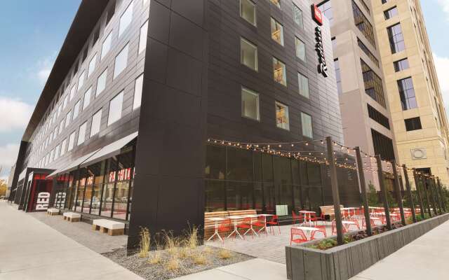 Radisson RED Minneapolis Downtown