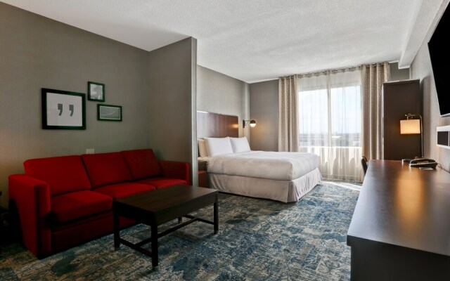 Отель Four Points by Sheraton Toronto Mississauga