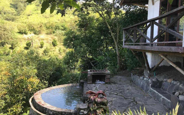 Viga Vieja Cabaña Rustica by Nomad Guru