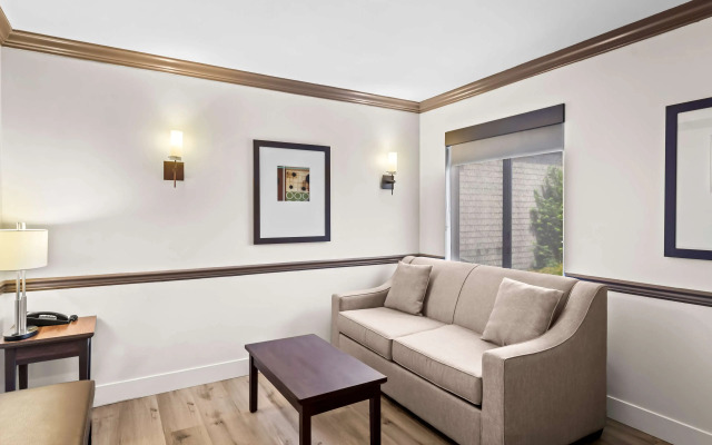 Best Western Maple Ridge Hotel
