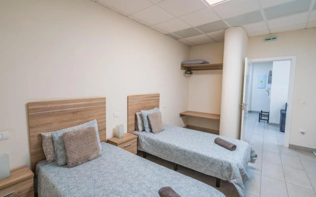 El Puente Holiday Home I- Airport 8,1K