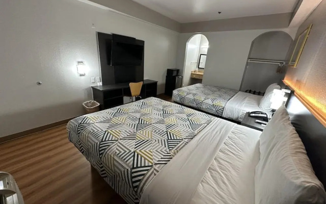 Motel 6 Alvarado, TX