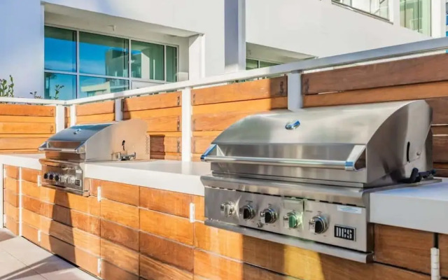 @ Marbella Lane - Luxurious 3BR Penthouse