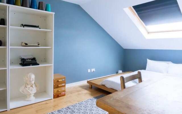 Stylish 3 Bedroom Apartment Near Hollyrood Park