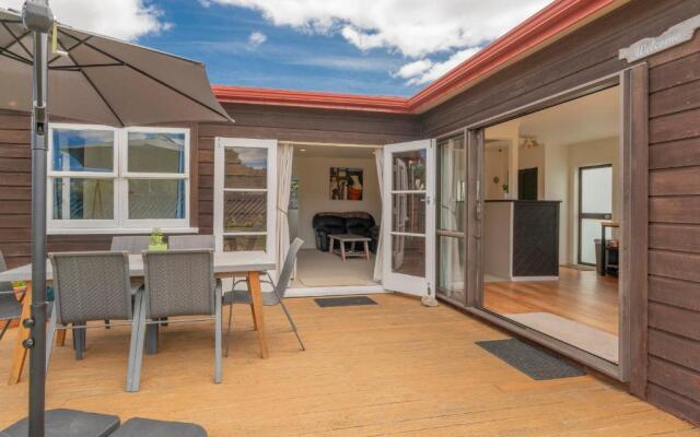 Beach House on Hetherington - Whangamata Holiday Home