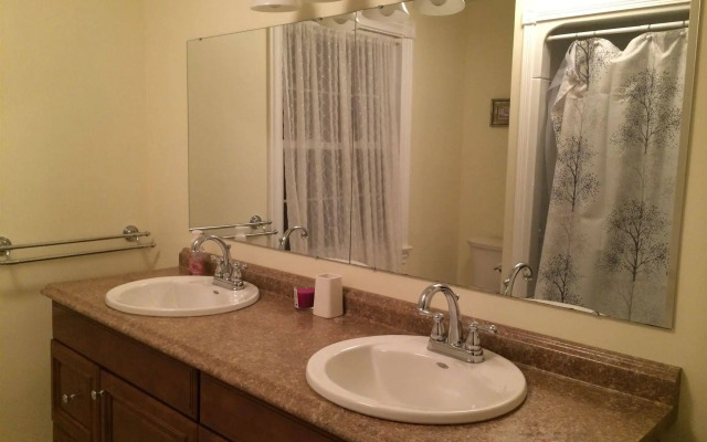 Windsong Manor Bed & Breakfast