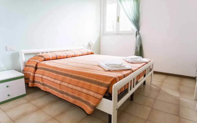 Residence with pool in Luni Mare