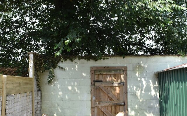 Refurbished Apartment With Garden Near Beach