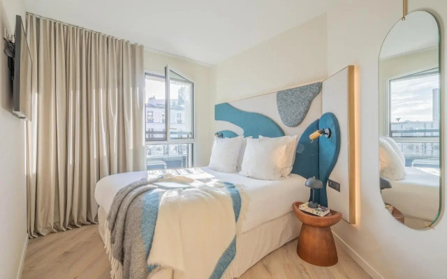 Yuna Porte Maillot - ApartHotel