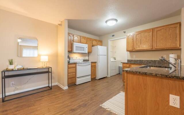 Onsite Gym Pool Fast Wifi More