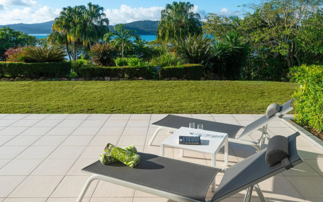 Lagoon Beachfront Lodge 006 on Hamilton Island by HamoRent