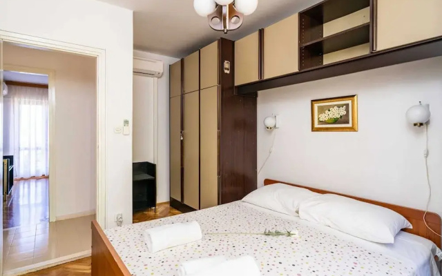 Apartments Stella - Three-bedroom Apartment With Balcony and Terrace